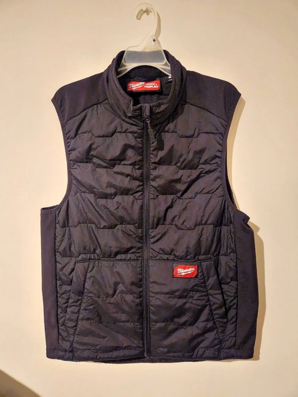 Milwaukee Men's Medium Black FREEFLEX Lightweight Insulated Vest